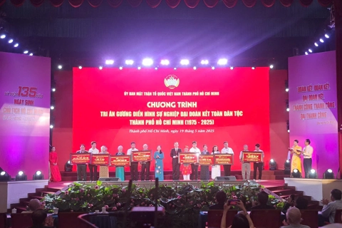 Ủy ban Mặt trận Tổ quốc Việt Nam TP Hồ Chí Minh đón nhận danh hiệu Anh hùng Lao động

