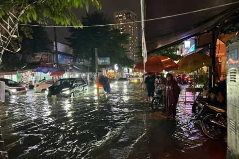 TP Hồ Chí Minh: mưa to kéo dài gây ngập nặng nhiều nơi