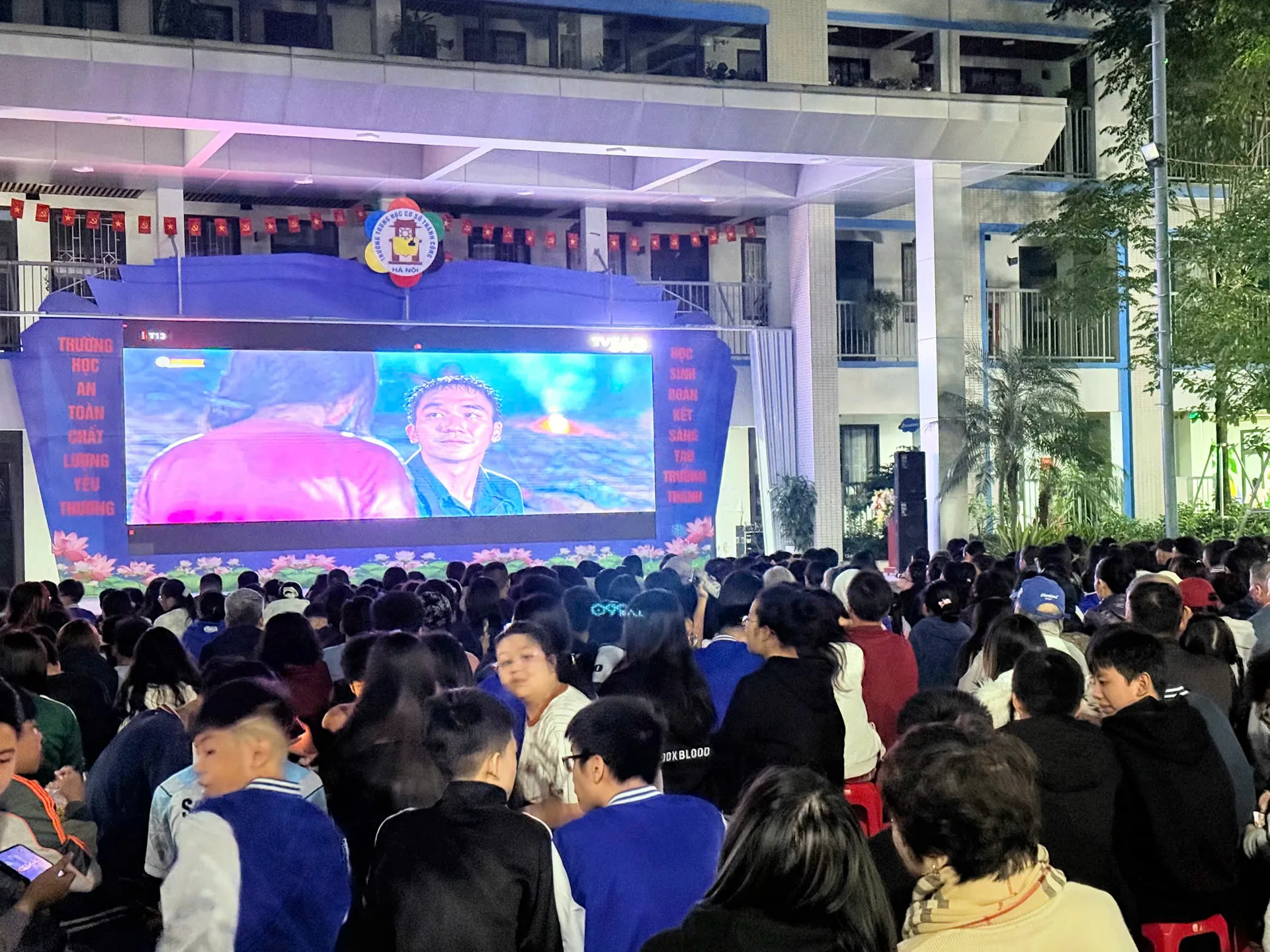 Phường Giảng Võ chiếu miễn phí phim “Mưa đỏ” tại 6 điểm trường