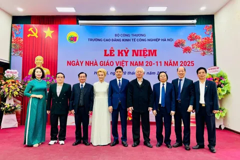 Trường Cao đẳng Kinh tế Công nghiệp Hà Nội: “Tôn sư trọng đạo là giá trị nền tảng của Nhà trường”