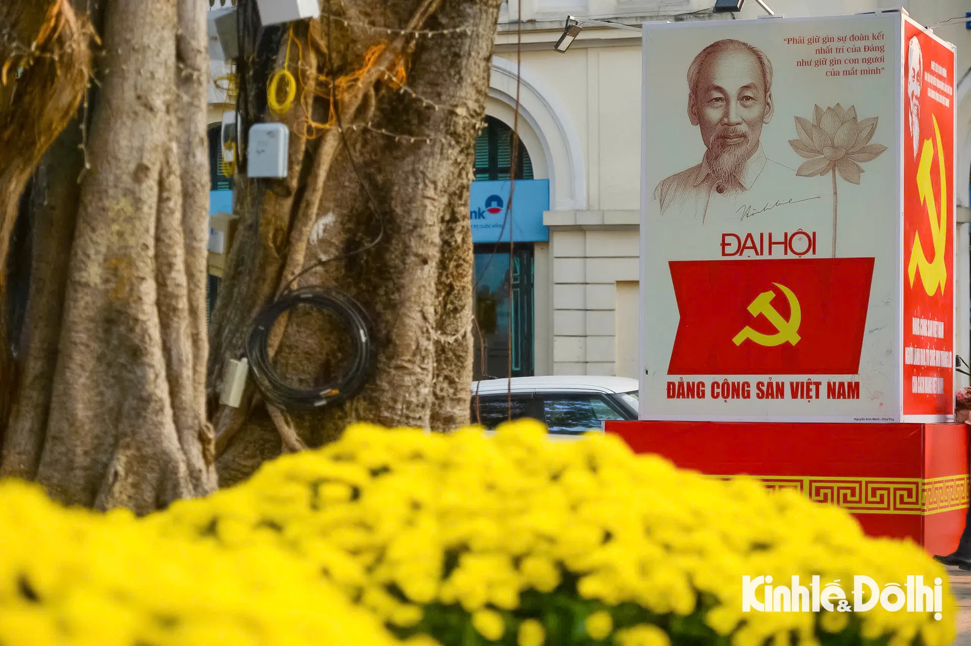 Las instalaciones decorativas están planificadas de manera sistemática y armoniosa con el paisaje citadino, lo cual pule la imagen de una Hanói culta, moderna y con identidad propia.