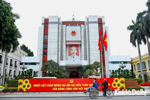 Hà Nội rực rỡ cờ hoa chào mừng Đại hội lần thứ XIV của Đảng