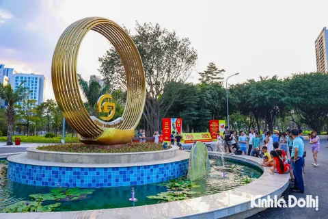 Người dân thích thú với diện mạo mới khang trang của Công viên Cầu Giấy