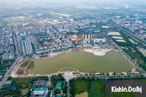 Cổng hoa sen 5 cánh - điểm nhấn độc đáo của công viên Gia Lâm gần 300 tỷ đồng