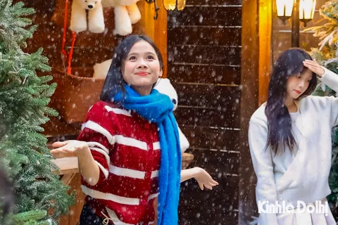 Không khí Noel phủ kín các quán cà phê ở Hà Nội: Giới trẻ check-in nườm nượp