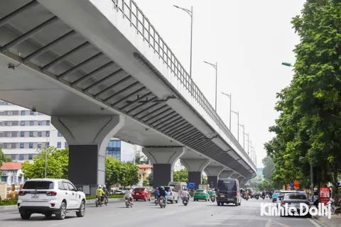 Hà Nội lắp hơn 200 màn hình LED thí điểm dọc 4 km gầm cầu cạn Vành đai 2