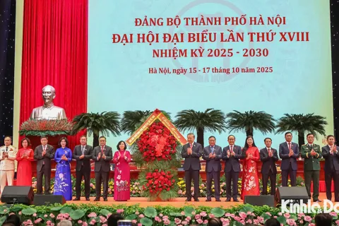 Toàn cảnh phiên khai mạc Đại hội đại biểu Đảng bộ Thành phố Hà Nội lần thứ XVIII, nhiệm kỳ 2025-2030