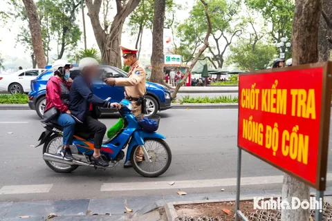 Không “nể nang” ngày Tết, CSGT xử lý nghiêm vi phạm nồng độ cồn
