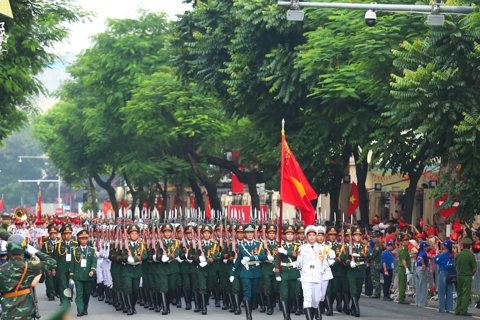 Người dân cả nước hòa nhịp cùng bước chân đoàn quân hùng tráng
