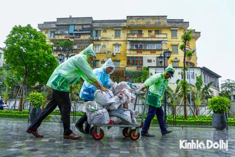 Ứng phó bão số 3: Người dân Hà Nội tăng cường các biện pháp bảo vệ tài sản