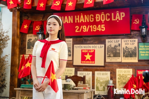 Hà Nội: Độc đáo quán cà phê trang trí cờ đỏ sao vàng kỷ niệm 80 năm Quốc khánh