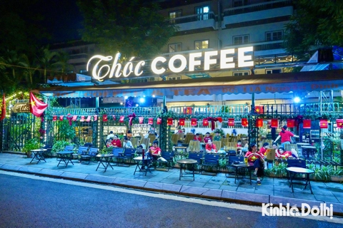 Quán cà phê mở xuyên đêm đón khánh chờ xem lễ kỷ niệm 80 năm Quốc khánh 2/9