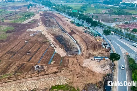 Toàn cảnh công trường thi công hồ điều hòa gần 1.000 tỷ đồng tại Long Biên
