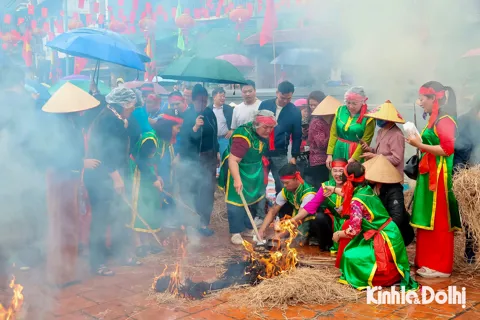 Tái hiện tích xưa qua lễ hội thổi cơm làng Thị Cấm
