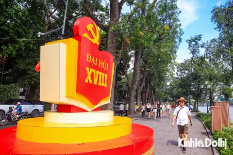 Hà Nội trang hoàng cờ hoa chào mừng Đại hội Đảng bộ Thành phố lần thứ XVIII