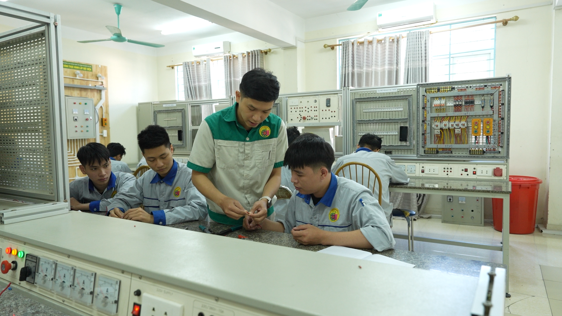 Hành trang để sinh viên vững bước vào thị trường lao động