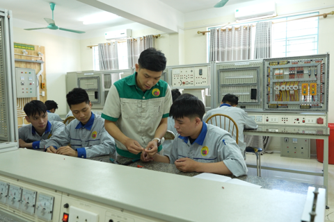 Hành trang để sinh viên vững bước vào thị trường lao động
