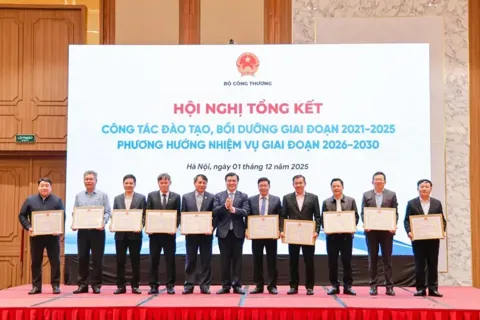 Trường Cao đẳng Kinh tế Công nghiệp Hà Nội được Bộ Công Thương tặng Bằng khen phong trào thi đua “Dạy tốt, Học tốt”