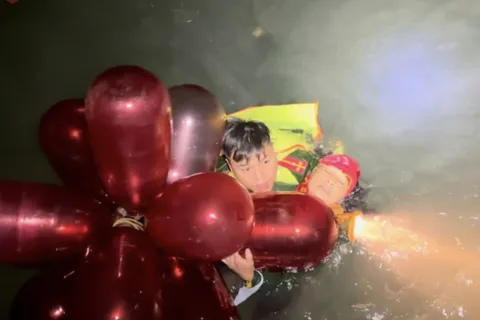 Quảng Ninh: cứu sống 2 nạn nhân bị mắc kẹt sau 3 giờ nỗ lực tìm kiếm