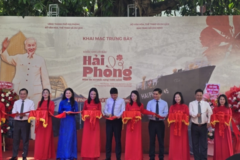 Trưng bày chuyên đề “Hải Phòng - Niềm tin và khát vọng vươn mình”
