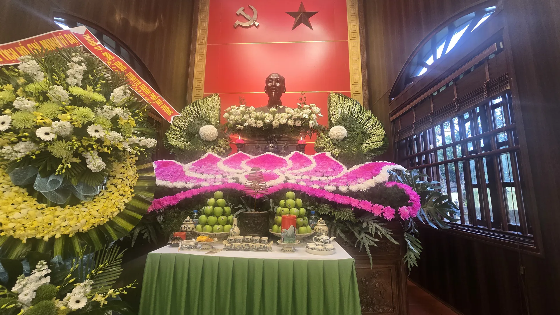Thành phố Hải Dương dâng hương tưởng nhớ Chủ tịch Hồ Chí Minh