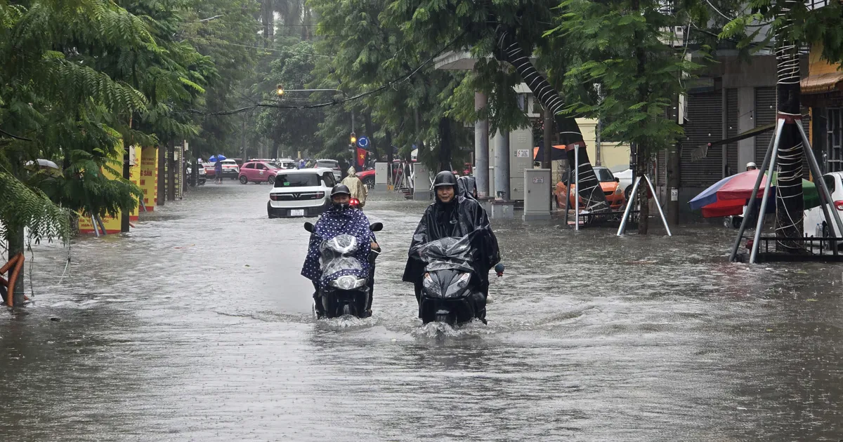 Hải Phòng: mưa lớn kéo dài khiến nhiều tuyến phố ngập sâu