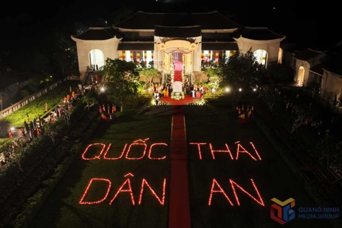 Lễ dâng hoa đăng và cầu nguyện quốc thái dân an