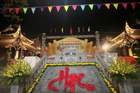 Khai bút tại Đền thờ Danh nhân văn hoá thế giới Chu Văn An – tôn vinh truyền thống hiếu học