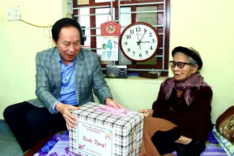 Hải Phòng hoàn thành trao tặng quà Tết cho người có công với cách mạng