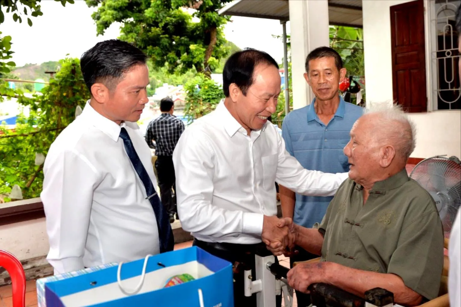 Hải Phòng chi 550 tỷ đồng tặng quà Tết cho người có công