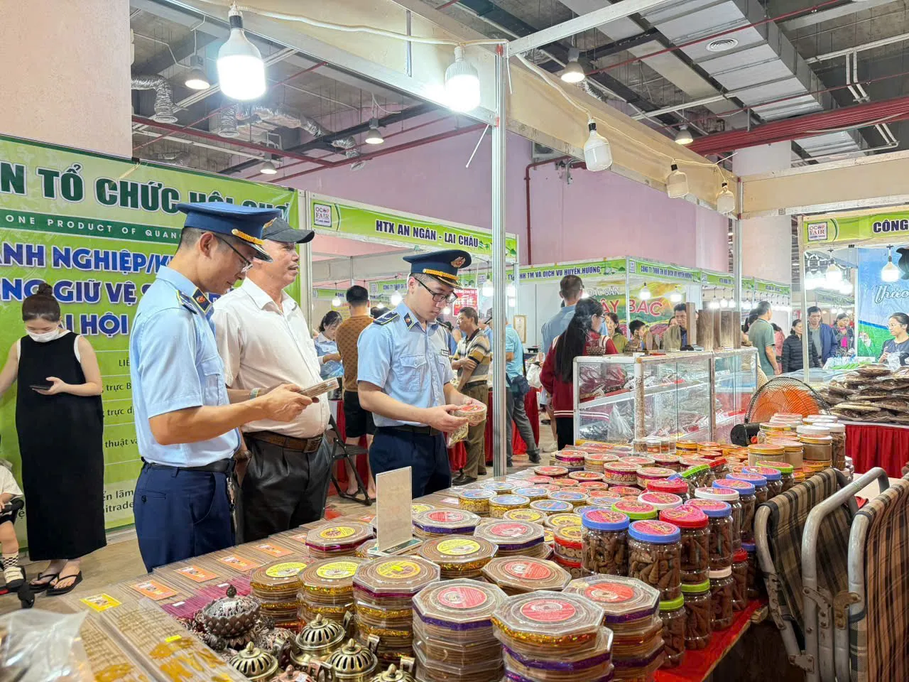 Quảng Ninh: xử lý nghiêm hàng giả, hàng nhập lậu và thực phẩm không rõ nguồn gốc dịp Tết