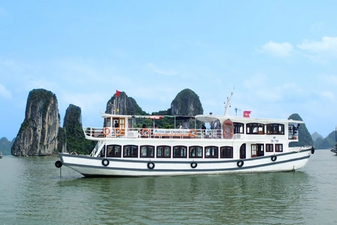 Tàu du lịch trên vịnh Hạ Long lắp đặt thiết bị thông tin và định vị hàng hải