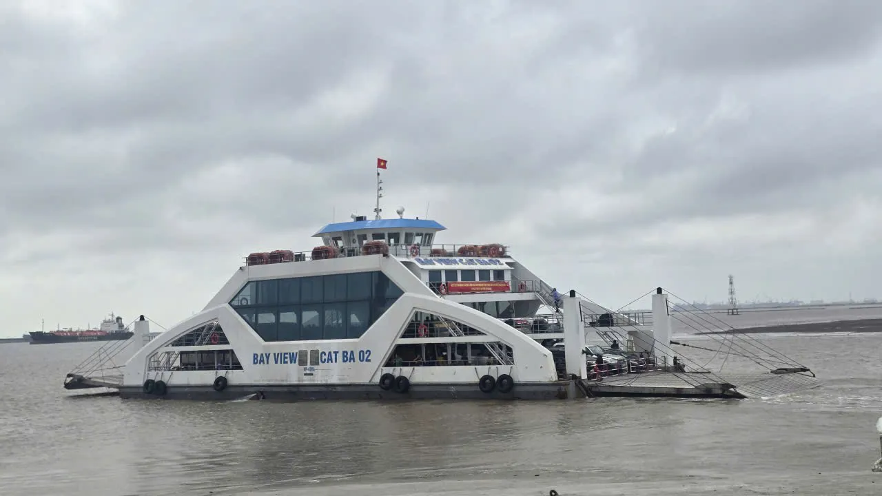 Áp thấp nhiệt đới khiến phà Đồng Bài - Cái Viềng phải tạm dừng