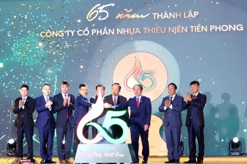 Công ty CP Nhựa Thiếu niên Tiền Phong đón nhận Huân chương Độc lập hạng Nhất
