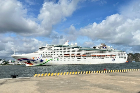 Quảng Ninh: du thuyền Star Voyager chở theo 1.225 khách quốc tế cập Cảng quốc tế Hạ Long
