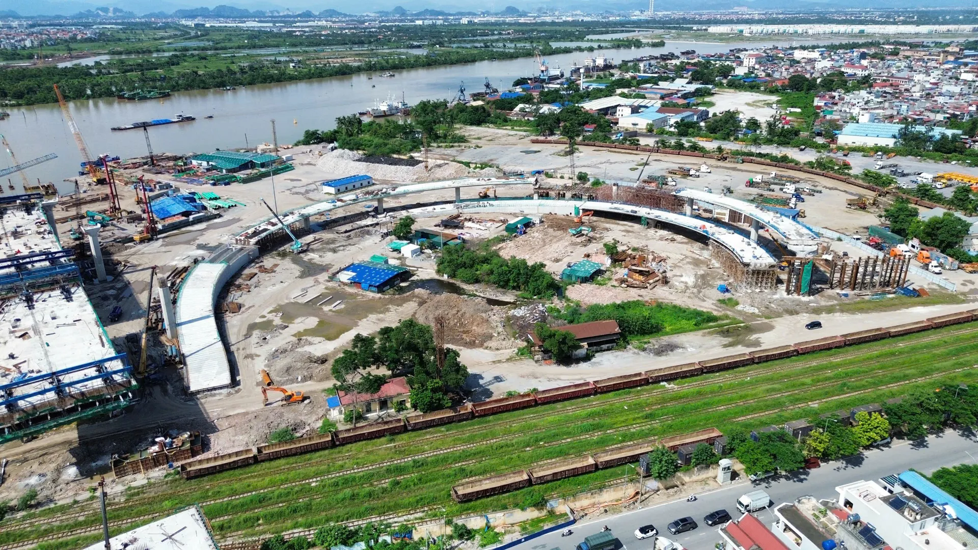 Hải Phòng gỡ vướng mặt bằng để bảo đảm tiến độ thi công cầu Nguyễn Trãi