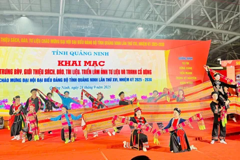 Quảng Ninh: triển lãm ảnh tư liệu và tranh cổ động chào mừng Đại hội đại biểu Đảng bộ tỉnh