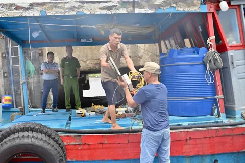 Quảng Ninh: khởi tố vụ án 13 tàu cá tháo thiết bị giám sát hành trình
