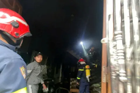 Hải Phòng: kịp thời cứu 2 người trong vụ cháy nhà dân tại phường Gia Viên