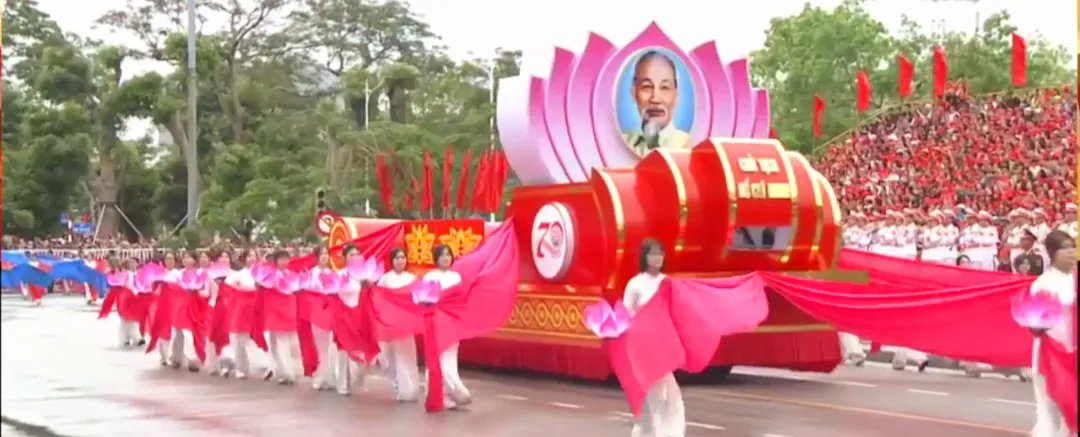 Hải Phòng rực rỡ trong lễ diễu hành lịch sử mừng ngày giải phóng