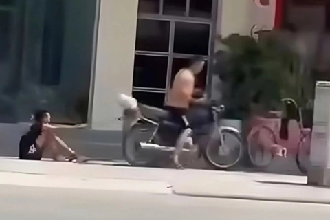 Hải Phòng: xôn xao clip bé trai bị xích chân, kéo lê trên vỉa hè
