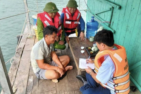 Quảng Ninh di dời hơn 7.500 người ở các khu nuôi trồng thuỷ sản lên bờ an toàn