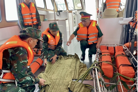 Quảng Ninh: bố trí tàu quân y và xuồng cơ động tuần tra 24/7 trên Vịnh Hạ Long đảm bảo an toàn cho du khách
