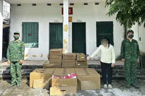 Quảng Ninh: tạm giữ hơn 300 đôi giày không rõ nguồn gốc