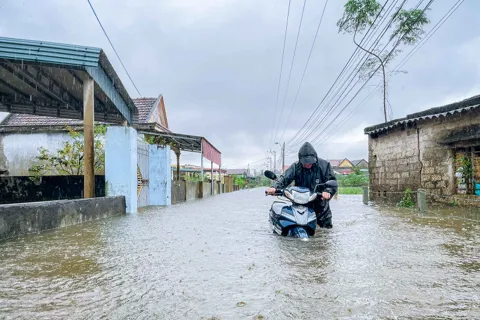 Quảng Trị: mưa lớn kéo dài, hàng nghìn nhà dân bị ngập, nhiều khu vực bị chia cắt