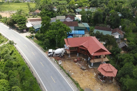 Hà Tĩnh: biệt thự gỗ 2 tầng “mọc chui” trên đất hành lang giao thông đường bộ
