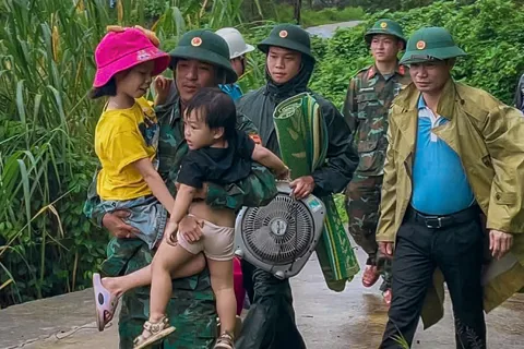 Quảng Trị: khẩn trương ứng phó bão số 10, nhiều nơi ngập lụt, giao thông chia cắt