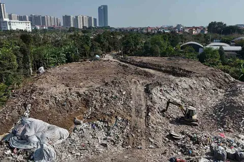 Đầu ra cho phế thải xây dựng: Gỡ nút thắt môi trường đô thị vào mùa cao điểm