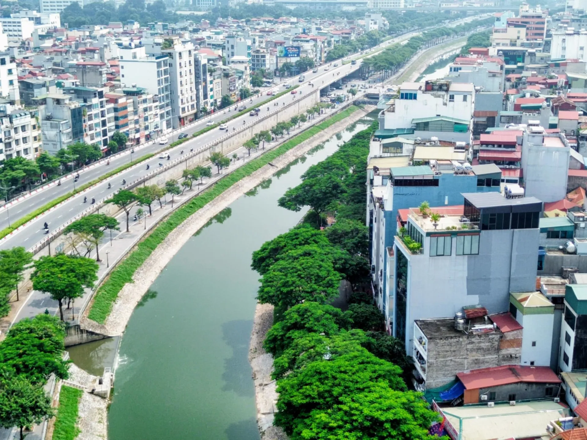 Sông Tô Lịch sau gần một tháng bổ cập nước: những tín hiệu tích cực trong hành trình "hồi sinh"