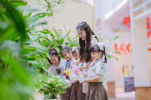 Trái tim nuôi dưỡng những mầm xanh ở Trường Tiểu học Nghĩa Tân
